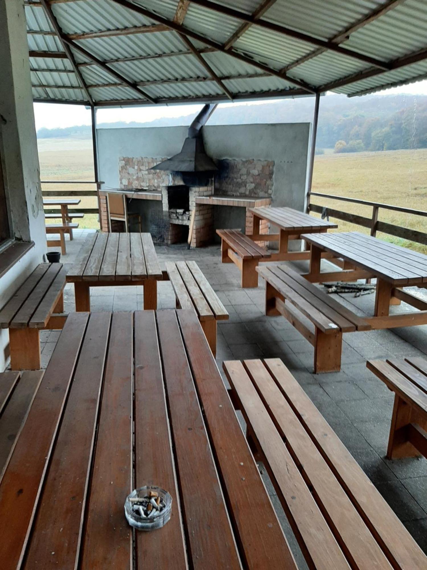 Turistická ubytovňa Hotel Divín Esterno foto